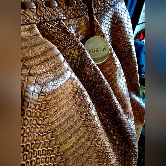 😍 FURLA LEATHER SHOULDER BAG PURSE 😍 IN GREAT CONDITION! - Picture 2 of 13